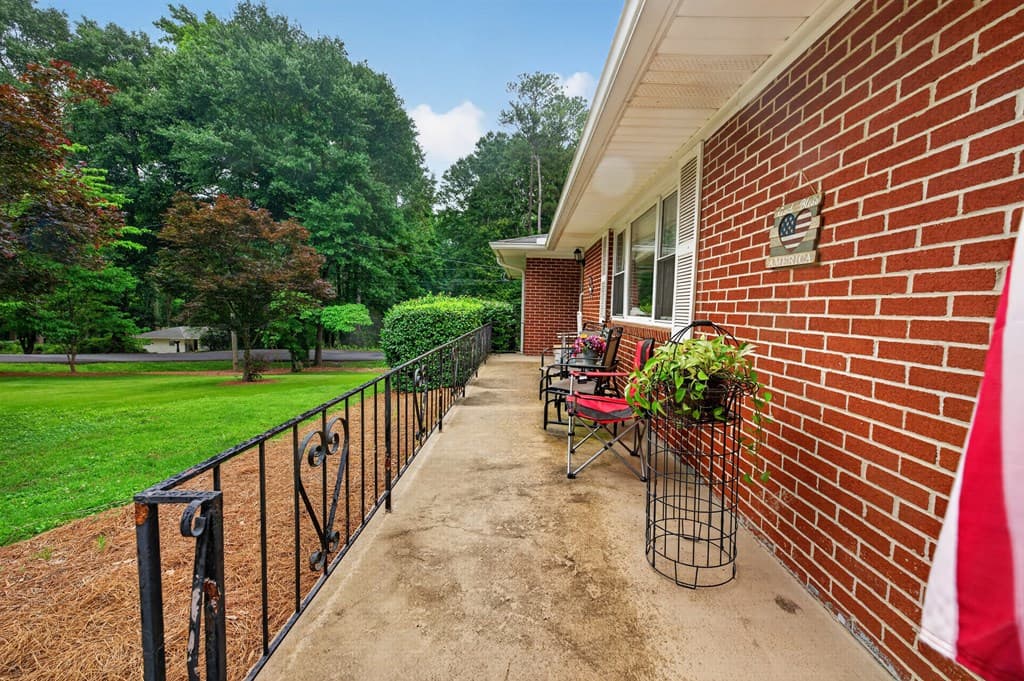 940 Chesterfield Drive, Marietta GA 30066 - Photo