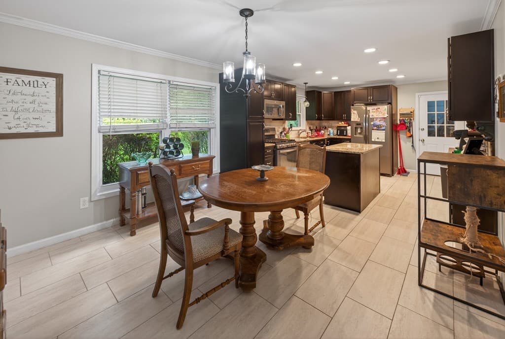940 Chesterfield Drive, Marietta GA 30066 - Photo
