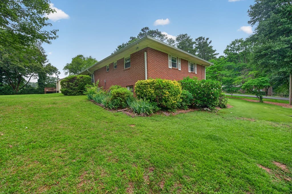 940 Chesterfield Drive, Marietta GA 30066 - Photo