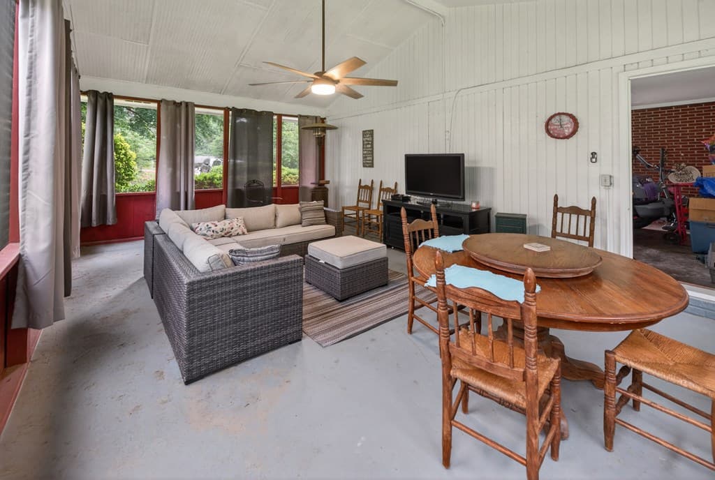 940 Chesterfield Drive, Marietta GA 30066 - Photo