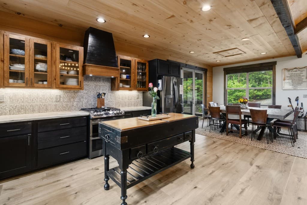 254 Leatherwood Mountain Road, Ellijay GA 30540 - Photo