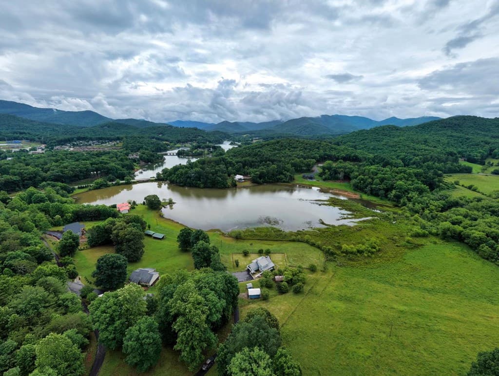 838 Tay Walk Way, Hiawassee GA 30546 - Photo