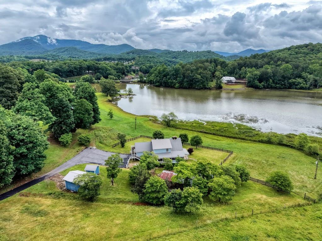 838 Tay Walk Way, Hiawassee GA 30546 - Photo