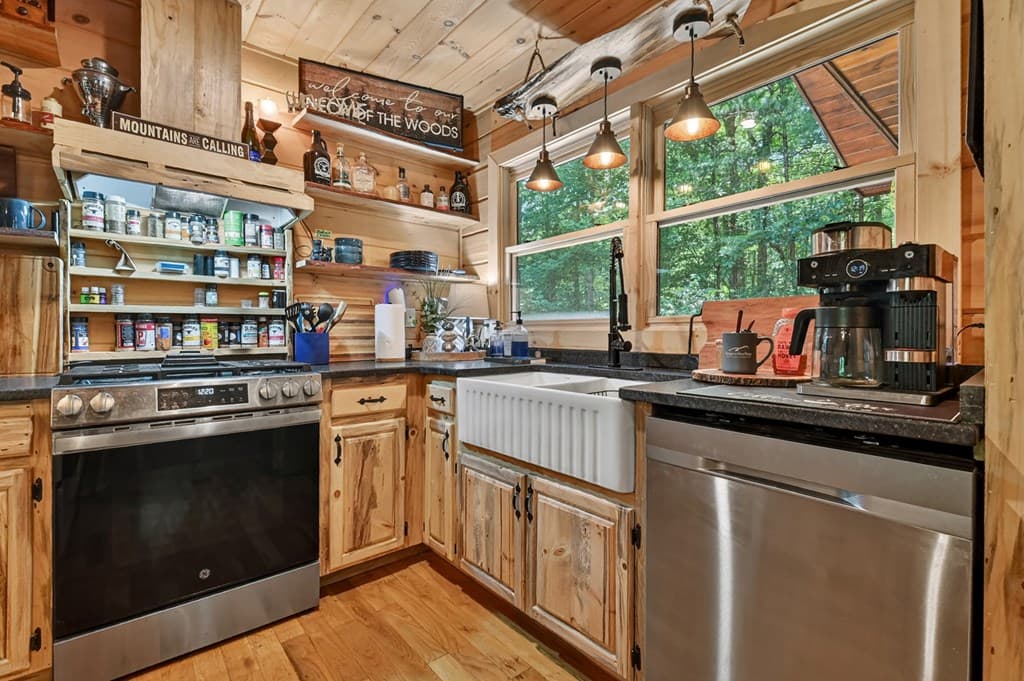979 Cherokee Lane, Mccaysville GA 30555 - Photo