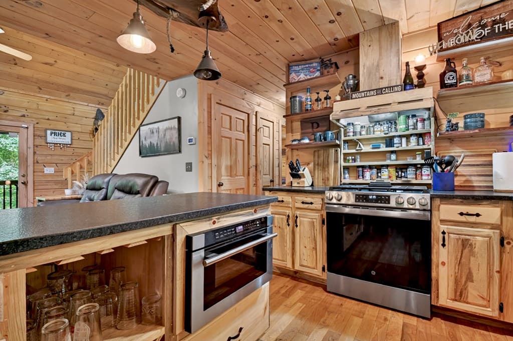 979 Cherokee Lane, Mccaysville GA 30555 - Photo