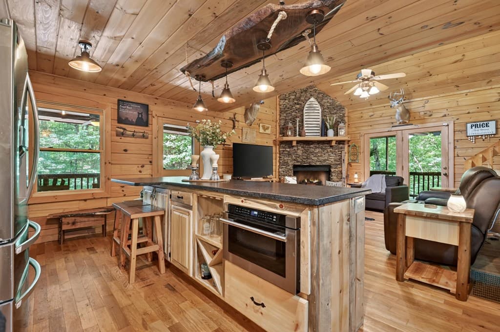 979 Cherokee Lane, Mccaysville GA 30555 - Photo