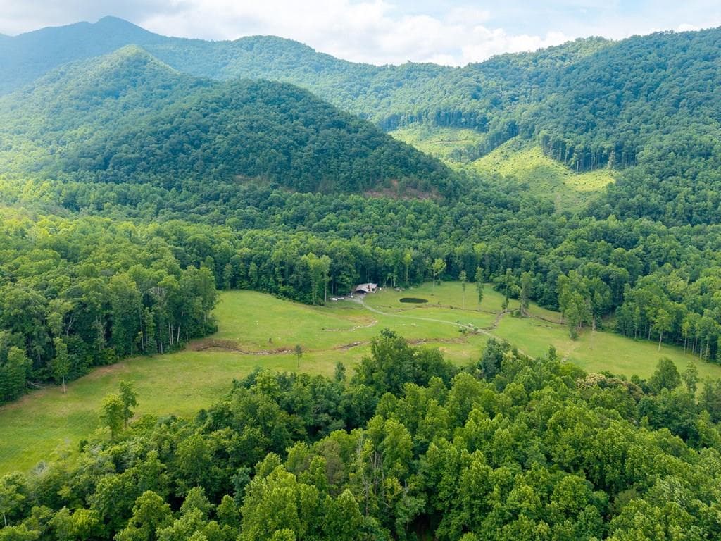 1449 Muskrat Creek Road, Hayesville NC 28904 - Primary photo