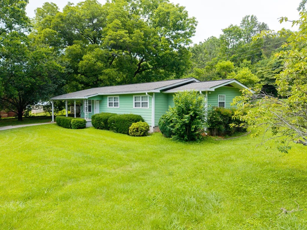 733 Bell Creek Road, Hiawassee GA 30546 - Photo