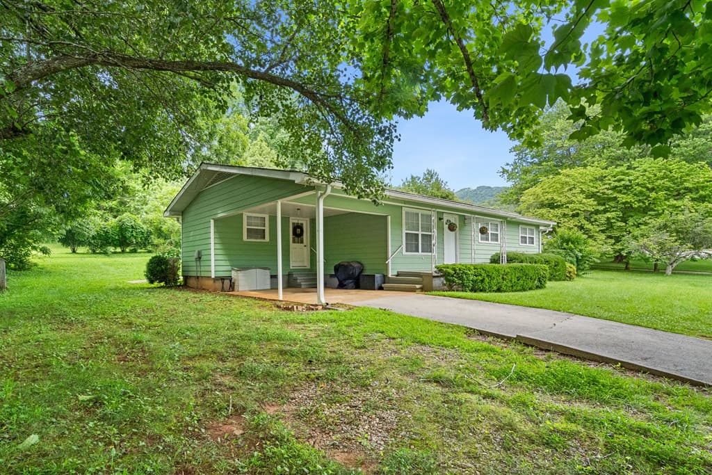 733 Bell Creek Road, Hiawassee GA 30546 - Photo