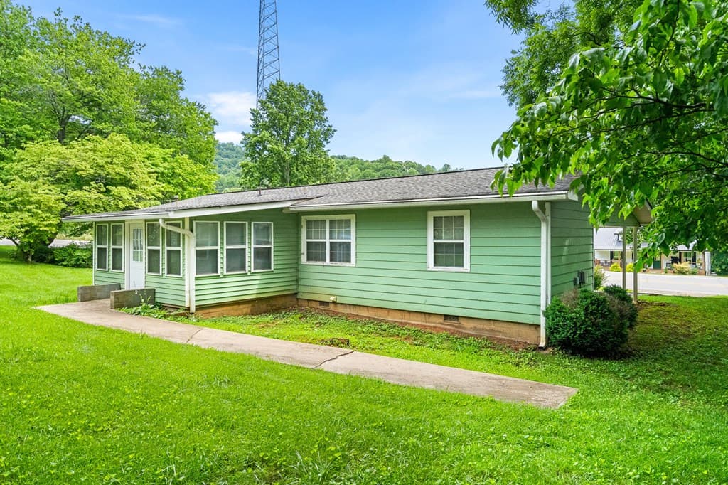 733 Bell Creek Road, Hiawassee GA 30546 - Photo