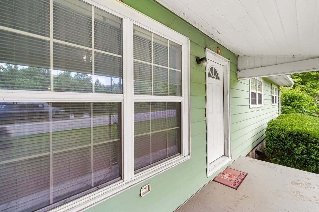 733 Bell Creek Road, Hiawassee GA 30546 - Photo