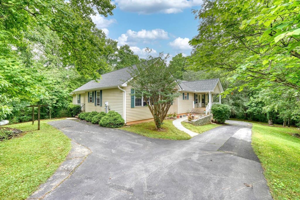 115 Ledge Lane, Blairsville GA 30512 - Photo