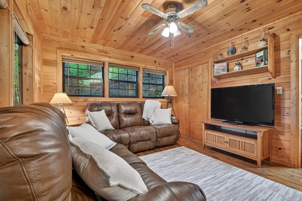 415 Walnut Mountain Road, Ellijay GA 30536 - Photo