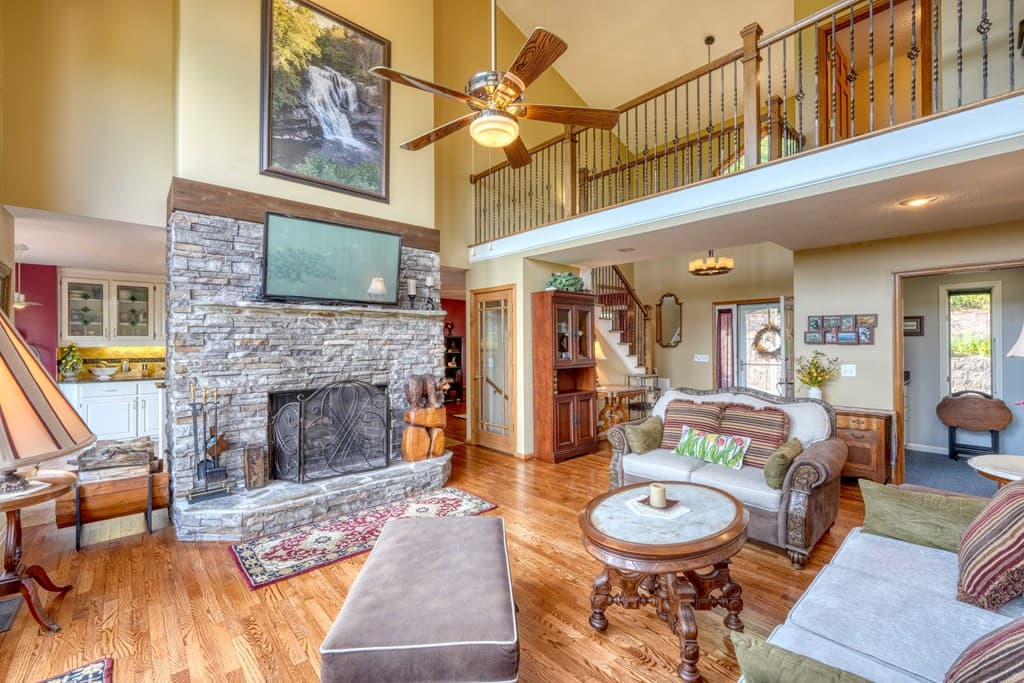 880 Locust Trail, Hiawassee GA 30546 - Photo