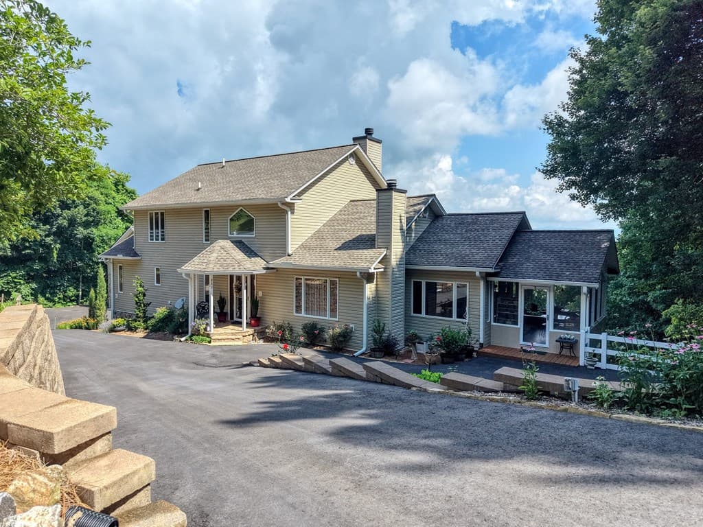 880 Locust Trail, Hiawassee GA 30546 - Photo