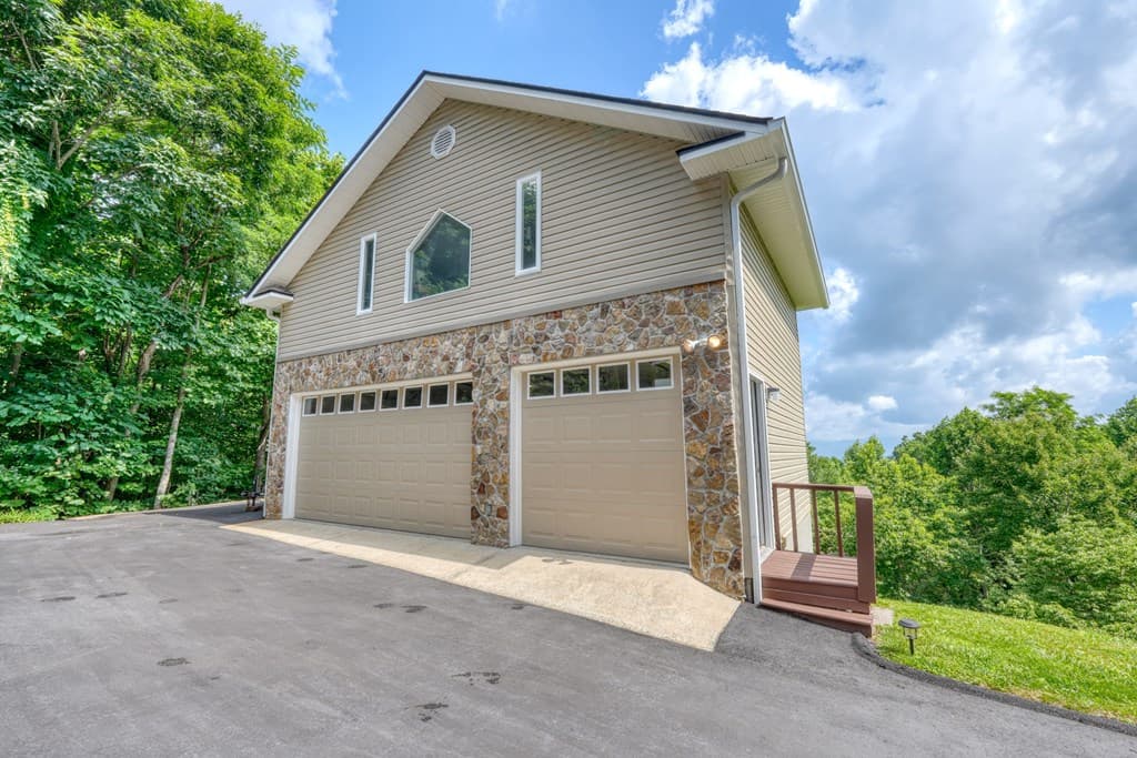 880 Locust Trail, Hiawassee GA 30546 - Photo