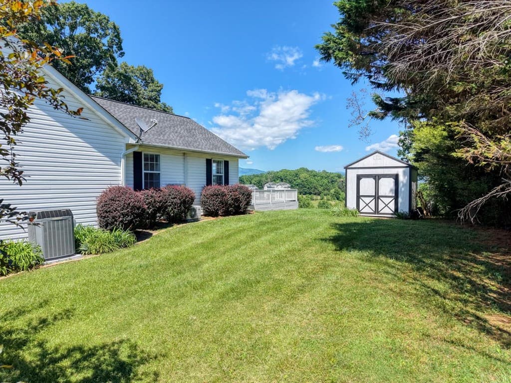 2112 J V Ledford Road, Young Harris GA 30582 - Photo
