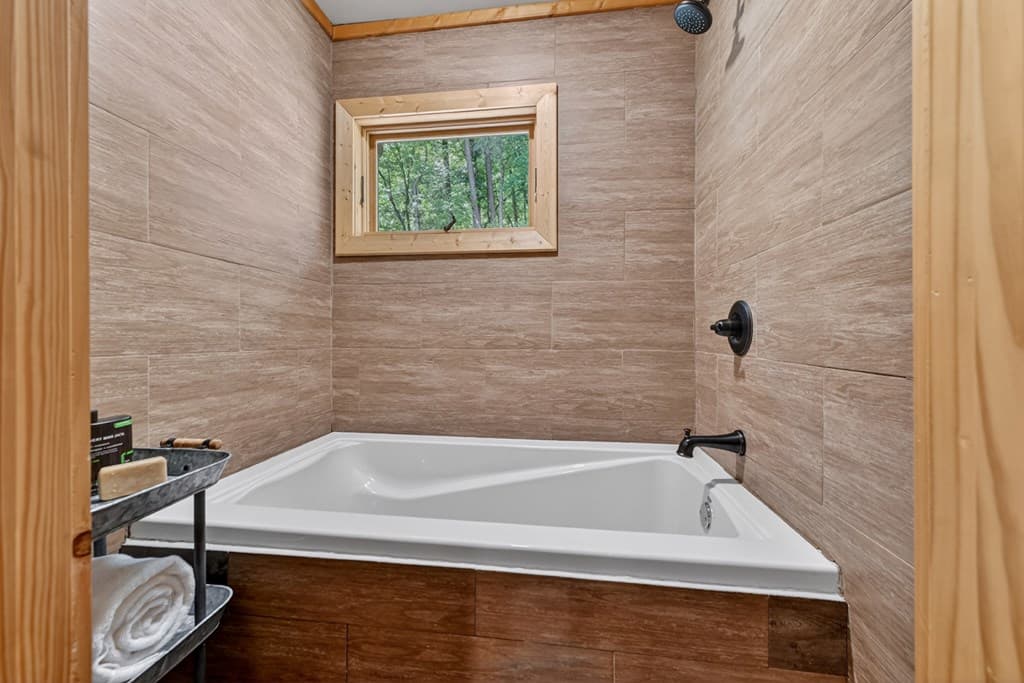 192 Delphi Hills Lane, Mccaysville GA 30555 - Photo