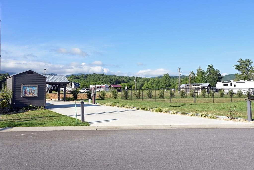 477 Mountain Creek Road, Blairsville GA 30512 - Primary photo