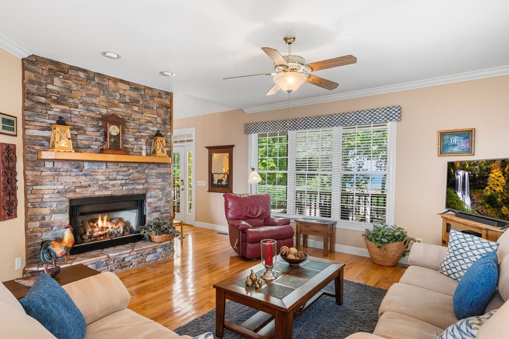 194 Lakeview Drive, Hayesville NC 28904 - Photo