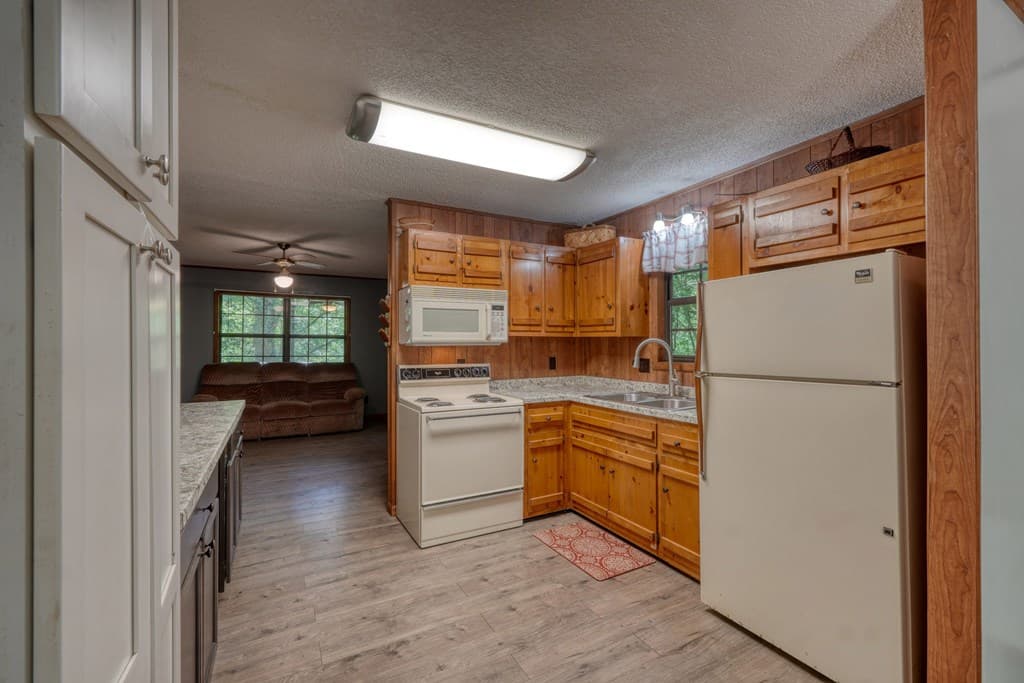 4777 Laurel Mountain Road, Hiawassee GA 30546 - Photo