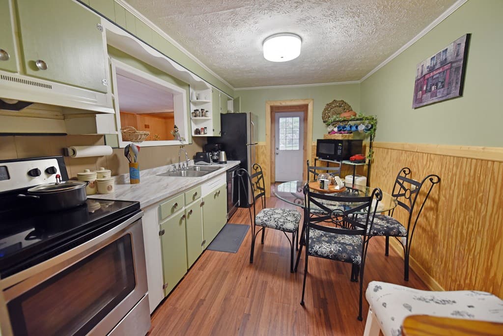 742 Hillcrest Drive, Mccaysville GA 30555 - Photo