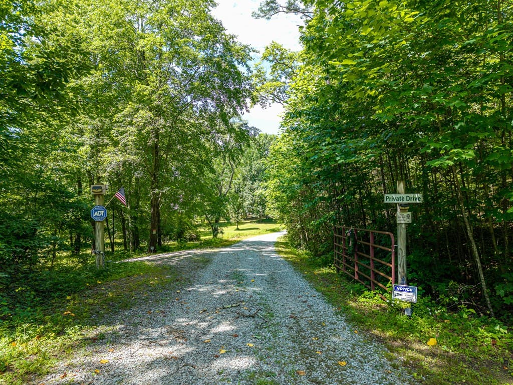 965 Bell Road, Mineral Bluff GA 30559 - Photo
