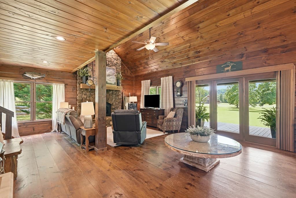 965 Bell Road, Mineral Bluff GA 30559 - Photo