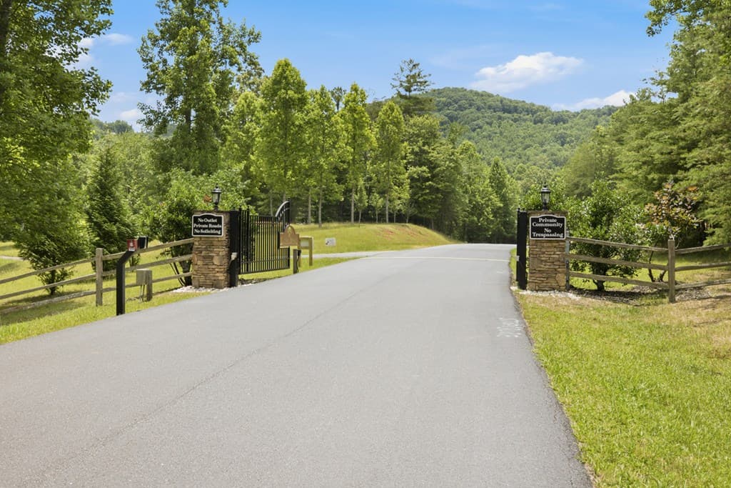 365 Sweetbay Drive, Blairsville GA 30512 - Photo
