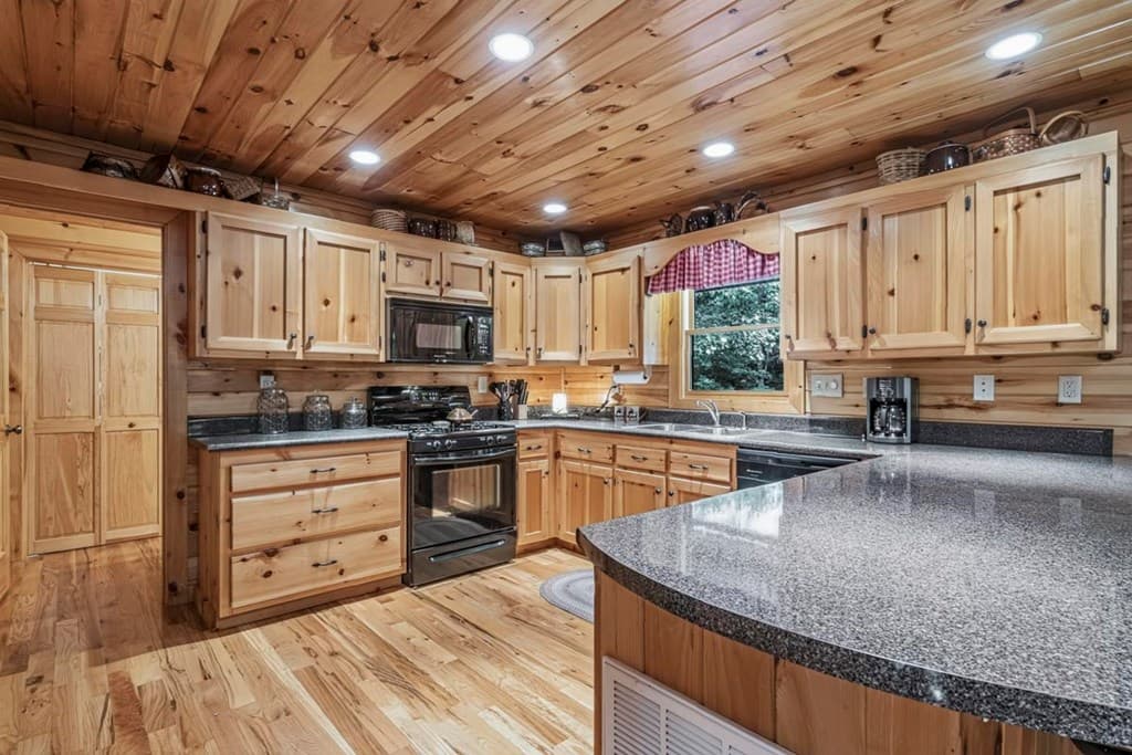 115 Lakota Trail, Blue Ridge GA 30513 - Photo
