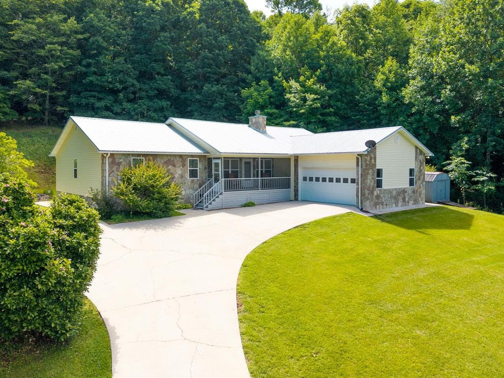 810 Hog Creek Road, Hiawassee MS 39546 - Primary photo