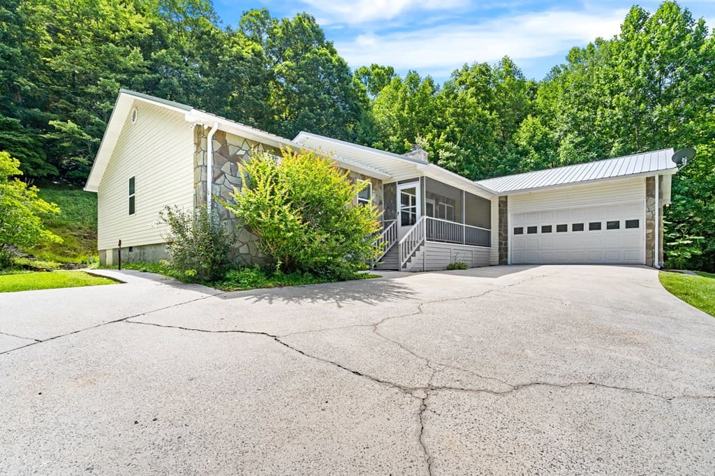 810 Hog Creek Road, Hiawassee MS 39546 - Photo