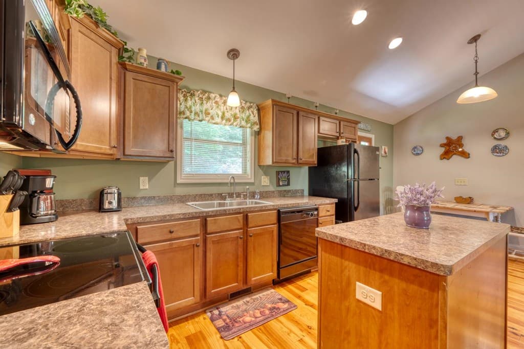 2270 Valley View Drive, Hiawassee GA 30546 - Photo