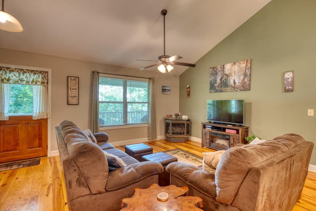 2270 Valley View Drive, Hiawassee GA 30546 - Photo