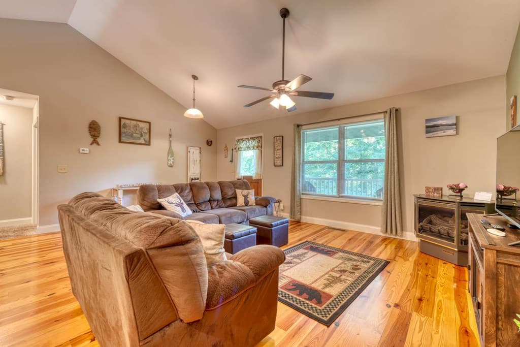 2270 Valley View Drive, Hiawassee GA 30546 - Photo