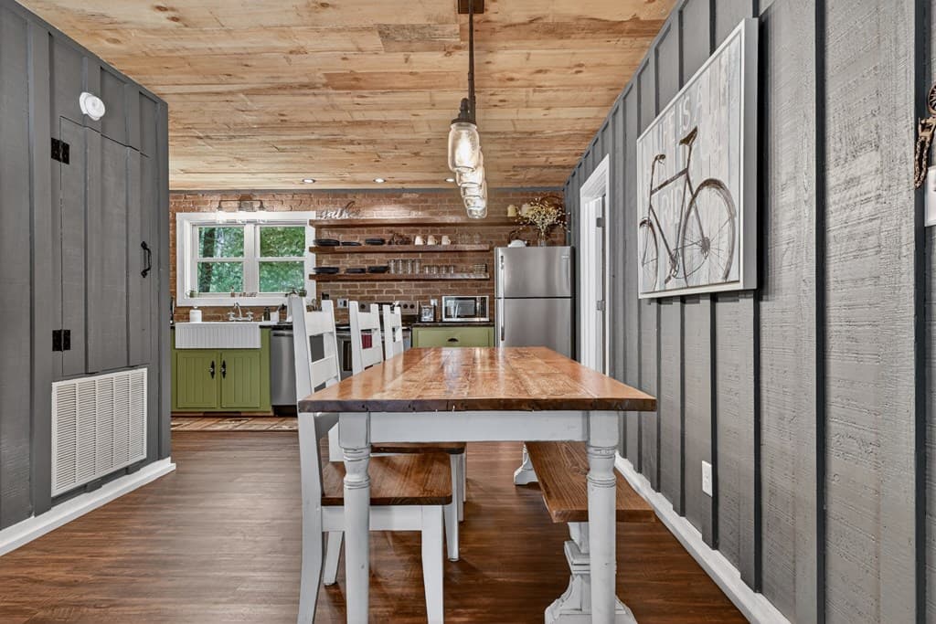 373 Barnes Creek Drive, Ellijay GA 30540 - Photo
