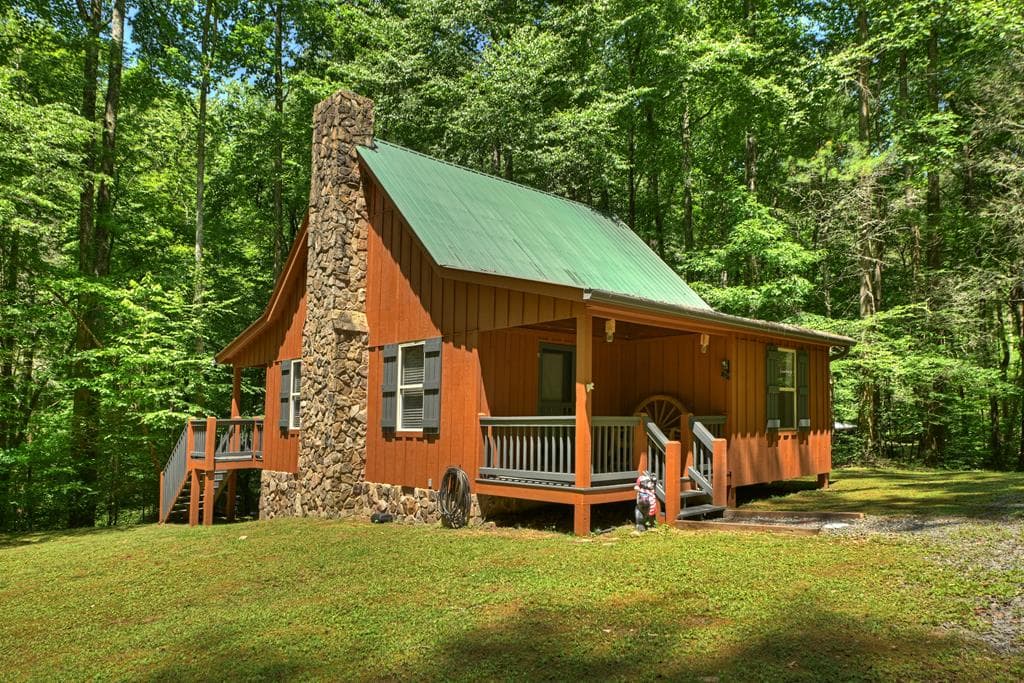 373 Barnes Creek Drive, Ellijay GA 30540 - Primary photo