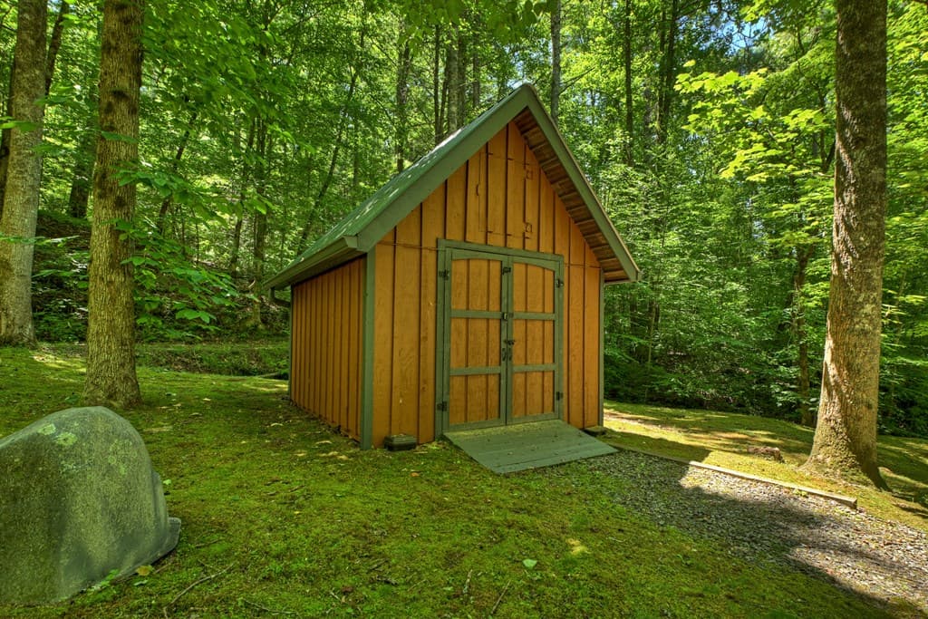 373 Barnes Creek Drive, Ellijay GA 30540 - Photo