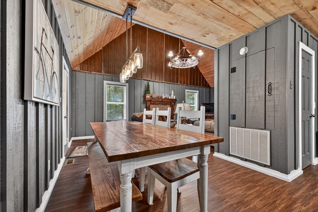 373 Barnes Creek Drive, Ellijay GA 30540 - Photo