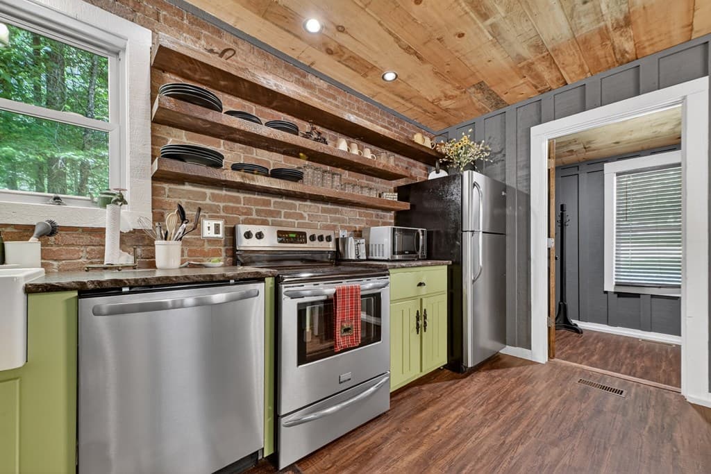 373 Barnes Creek Drive, Ellijay GA 30540 - Photo