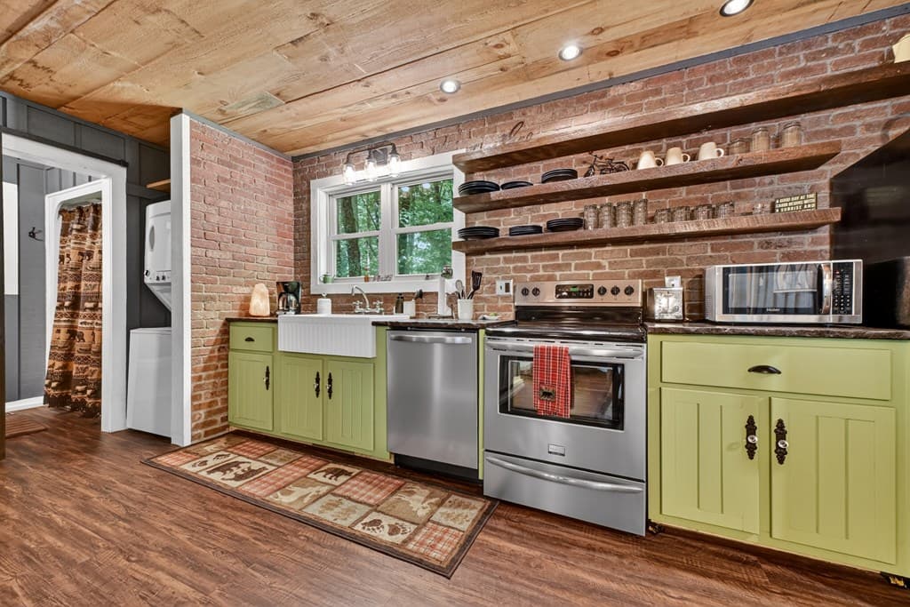 373 Barnes Creek Drive, Ellijay GA 30540 - Photo