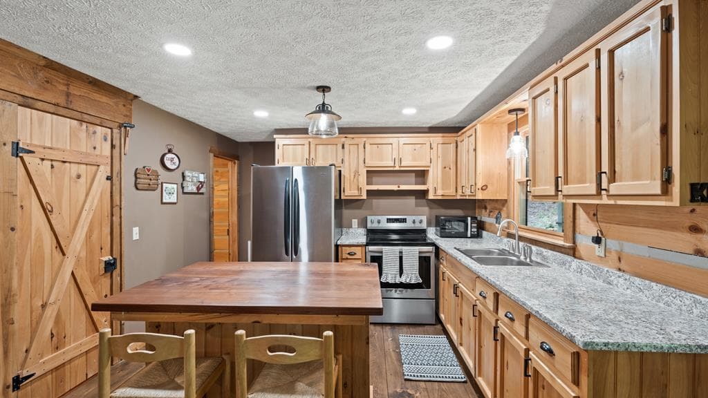 219 Ridge Top Lane, Blue Ridge GA 30513 - Photo