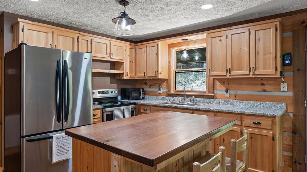 219 Ridge Top Lane, Blue Ridge GA 30513 - Photo