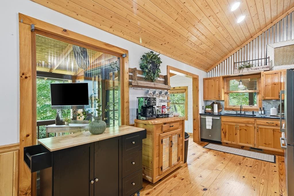 28 Wood Lane, Blue Ridge GA 30513 - Photo