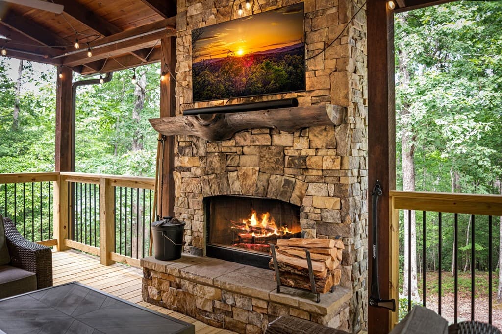 2634 Mountain Tops Road, Blue Ridge GA 30513 - Photo