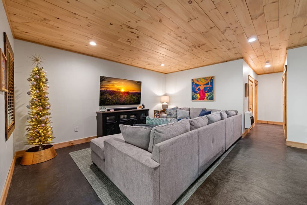 2634 Mountain Tops Road, Blue Ridge GA 30513 - Photo