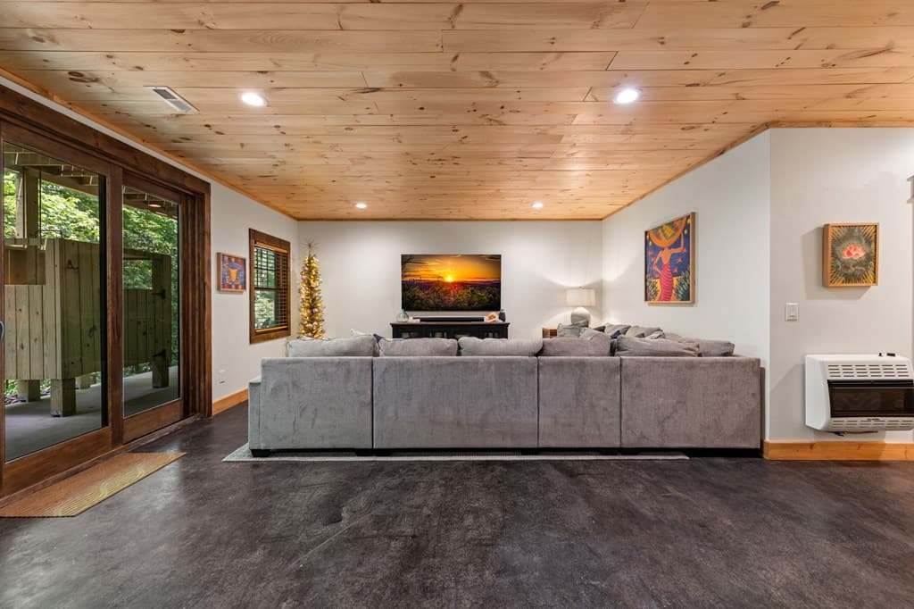 2634 Mountain Tops Road, Blue Ridge GA 30513 - Photo