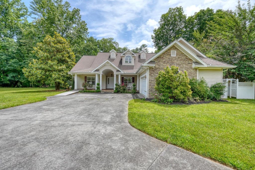 2187 Big Pine Drive, Hiawassee GA 30546 - Photo