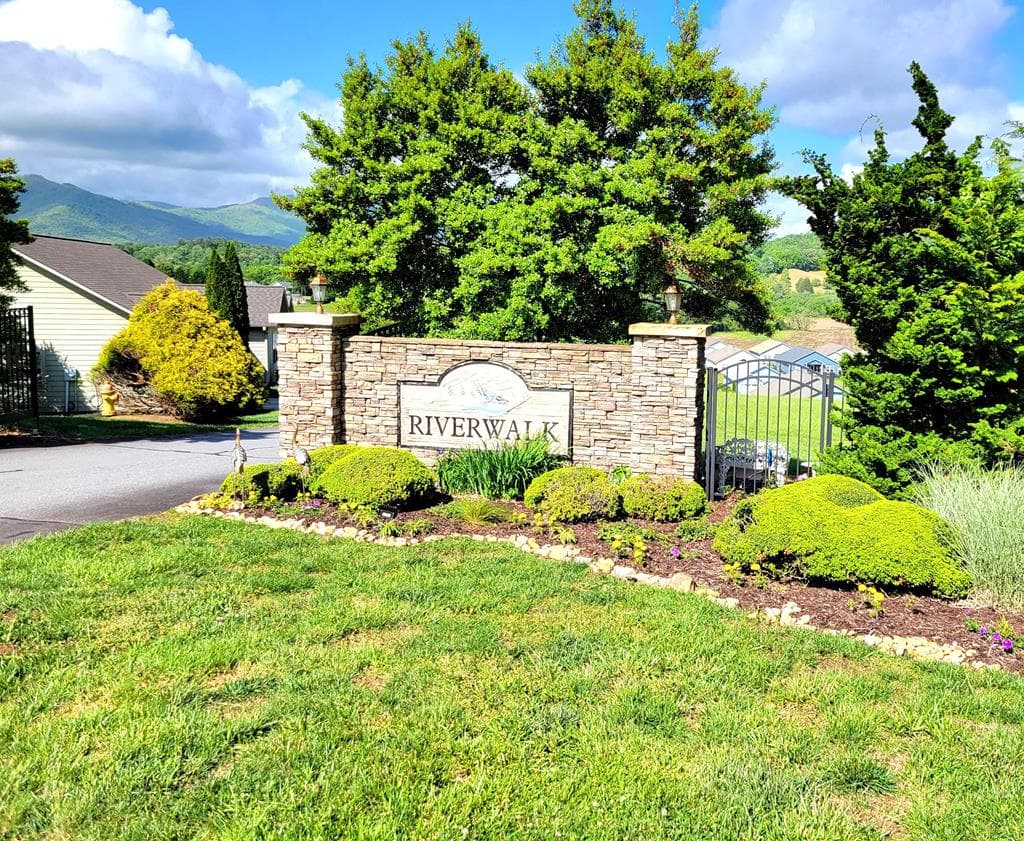 170 Riverwalk Circle, Hayesville NC 28904 - Primary photo