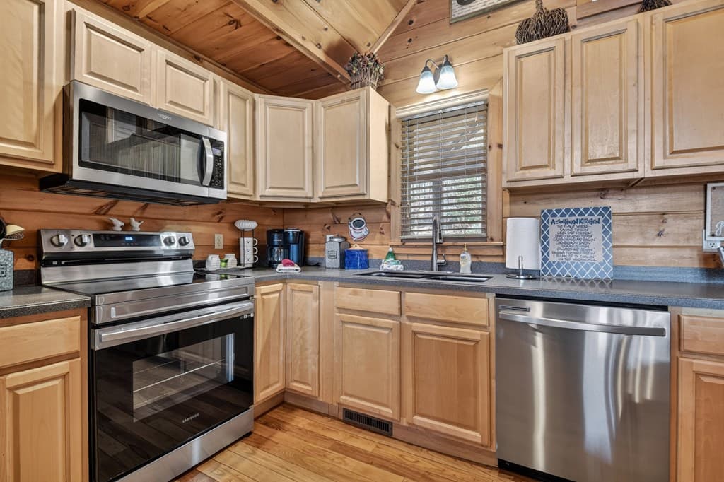 195 Trina Lane, Blue Ridge GA 30513 - Photo